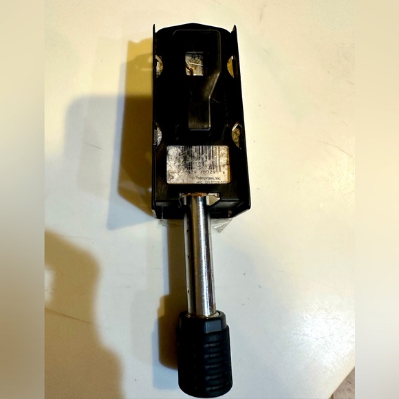 VTG DEADBOLT HITCH LOCK RH3 FOR ALL 2” x 2” CLASS 3 and 4 Receiver Style Hitches - Picture 6 of 9